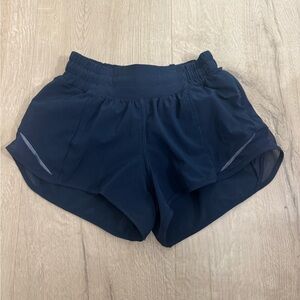 lululemon hotty hot shorts 2.5 inch
